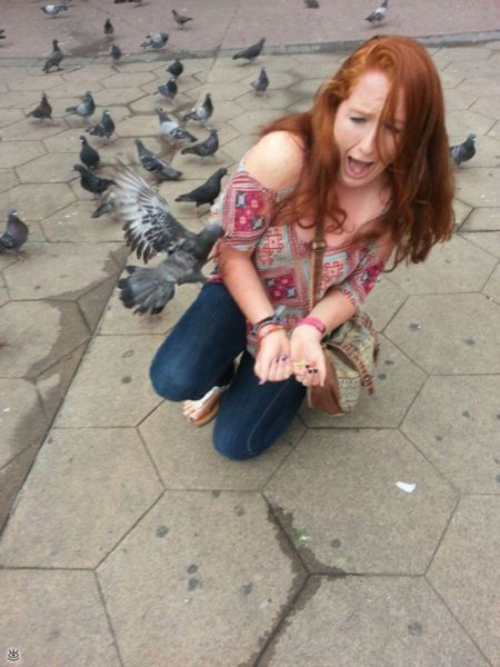 Девушка и голуби